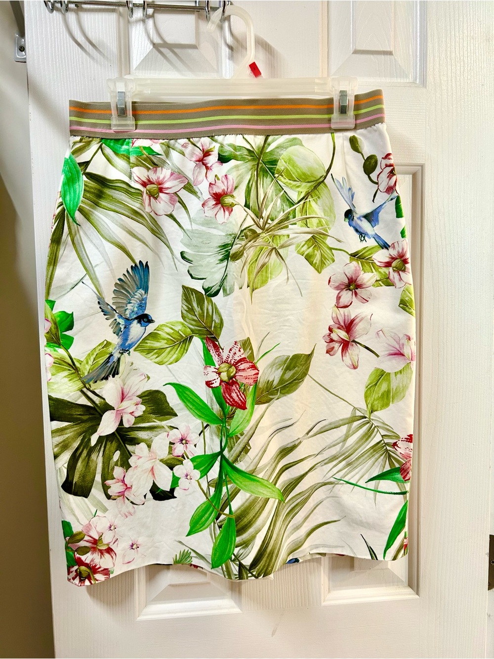 RIANI White Pencil Skirt with Green Leaf and Pink Floral Print